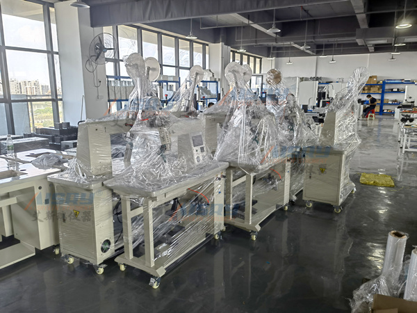 防(fáng)護服縫口壓(yā)膠機廠家(jiā)用心做好的設備 防護服縫口(kǒu)壓膠機廠(chǎng)家用(yòng)心做(zuò)好的設備
